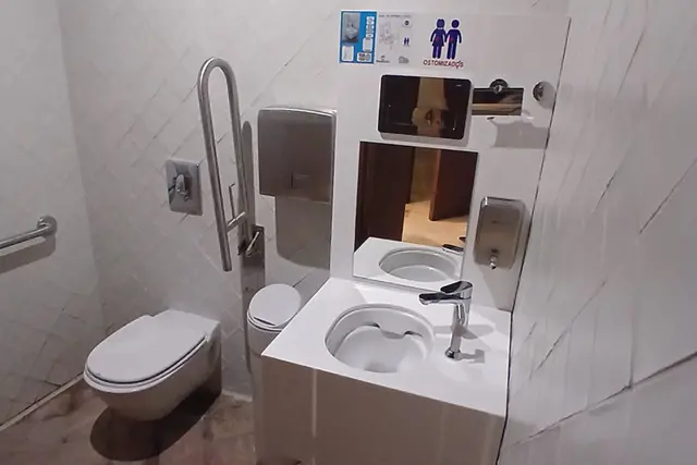 El Condestable incorpora un aseo municipal adaptado para personas con ostomía