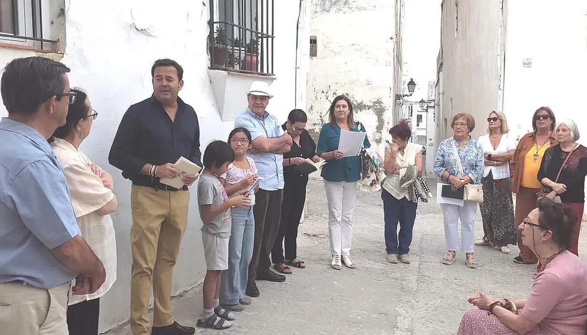 Versos en la plaza de Blasina para recordar a Antonio Luis Baena