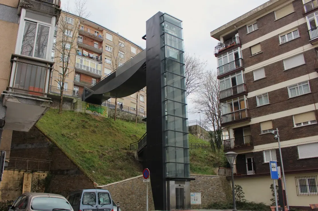 El ascensor de Artia prolonga su servicio hasta las 00:00