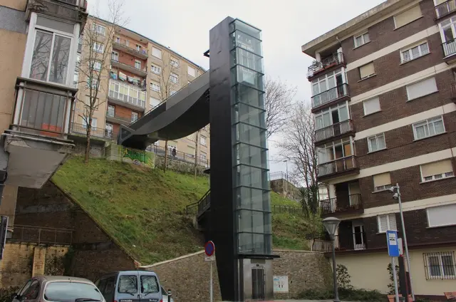 El ascensor de Artia prolonga su servicio hasta las 00:00