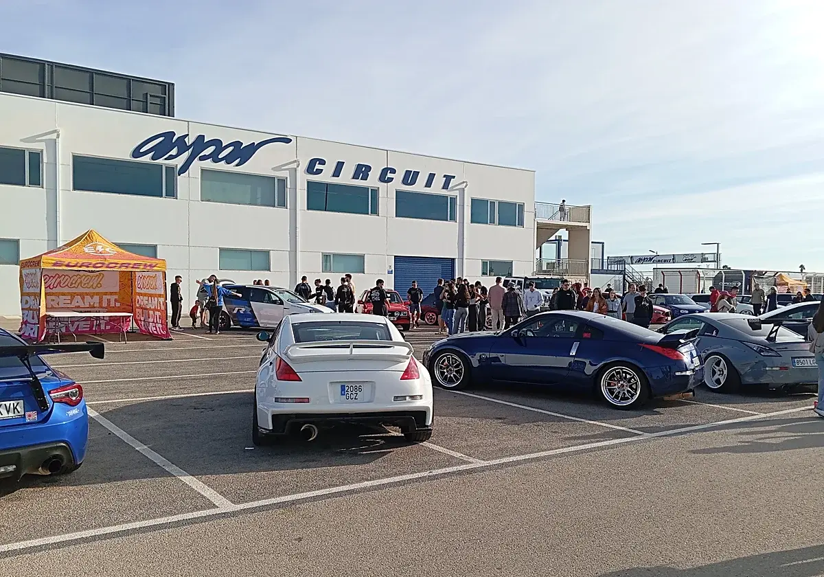 El drift internacional reúne a pilotos y público en Guadassuar