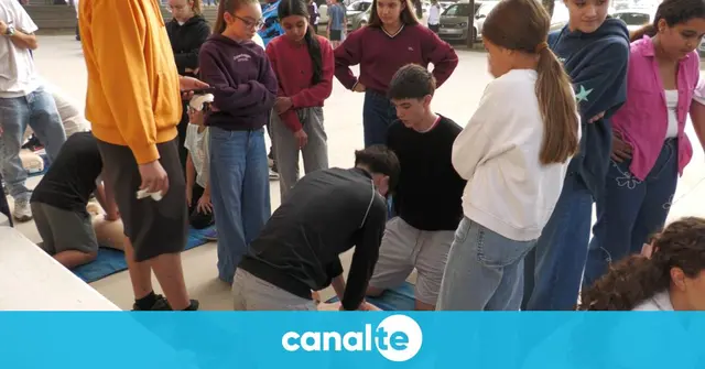 Alumnos de Roquetes participan en un simulacro por la reanimación cardiopulmonar