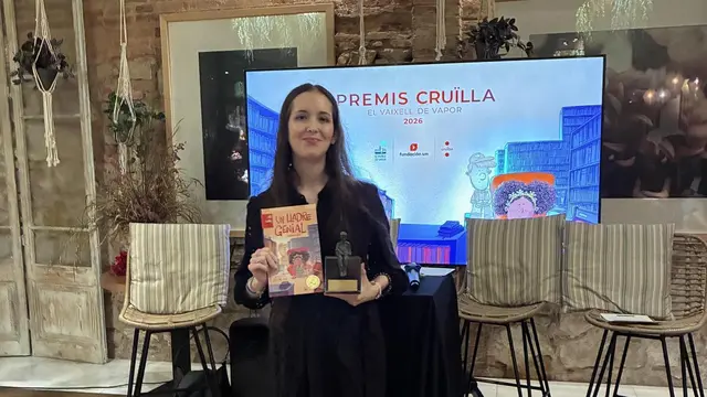 Cristina Ros obtiene el Vaixell de Vapor con su primera novela