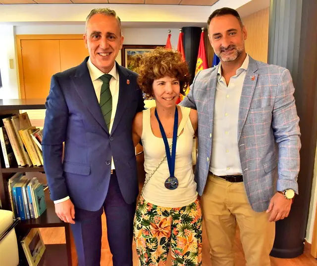 Puertollano reconoce a María Coronel tras su bronce mundial en dobles
