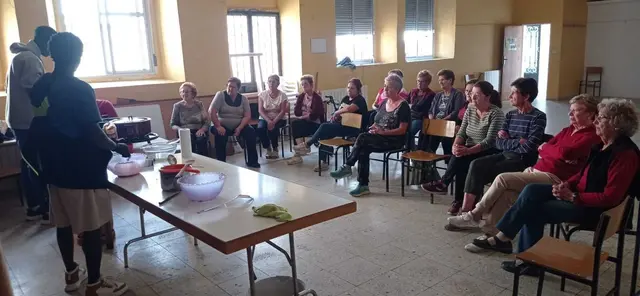 Peñaparda promueve el encuentro cultural mediante un taller de cocina