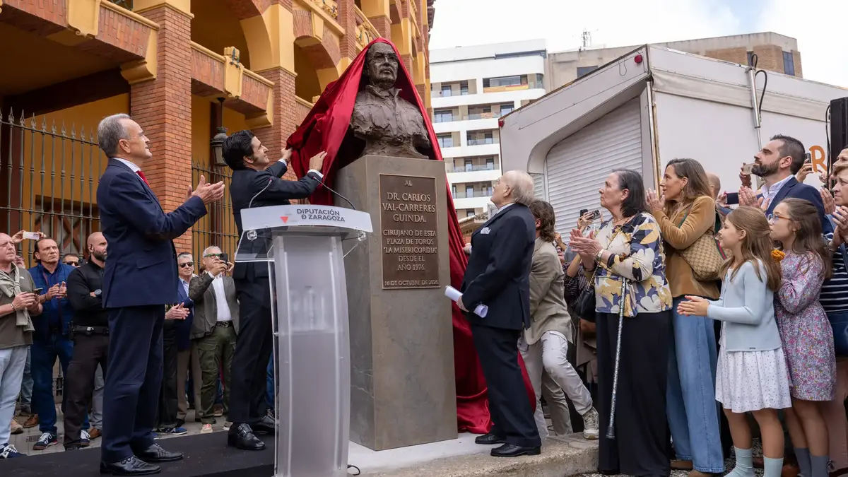 La Misericordia homenajea a Carlos Val-Carreres con un busto