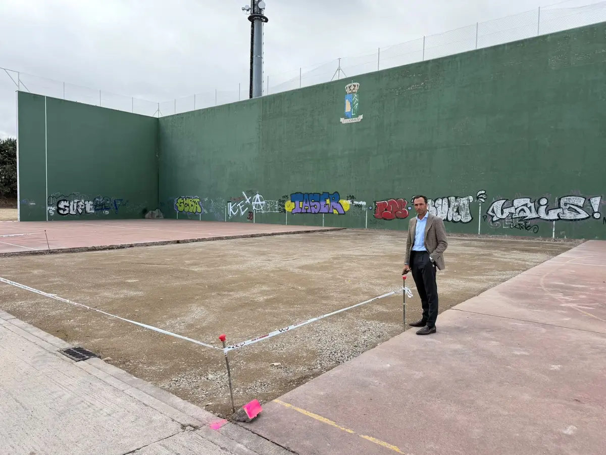 El frontón de Villamayor cierra dos meses por la renovación de su pista
