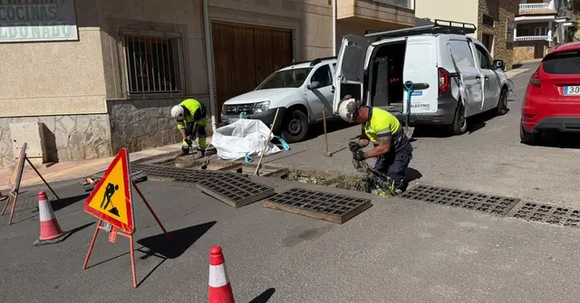 Adra intensifica el mantenimiento de los imbornales antes de las lluvias