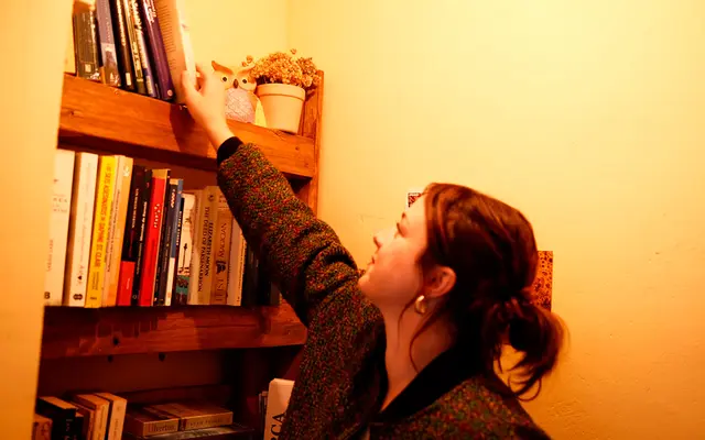 Fórnoles convierte una antigua cabina en una biblioteca abierta día y noche