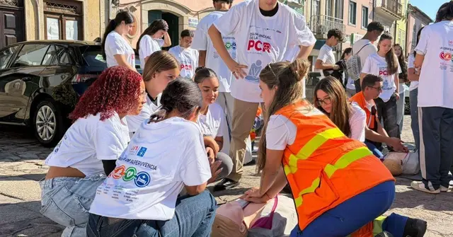 150 estudiantes reciben formación en RCP en el eje de Verín y Chaves