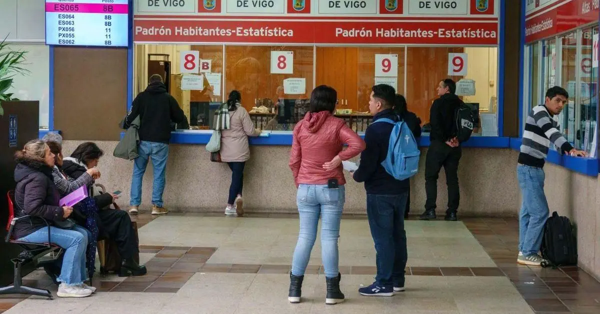 Empadronarse en Vigo exige madrugar o esperar semanas