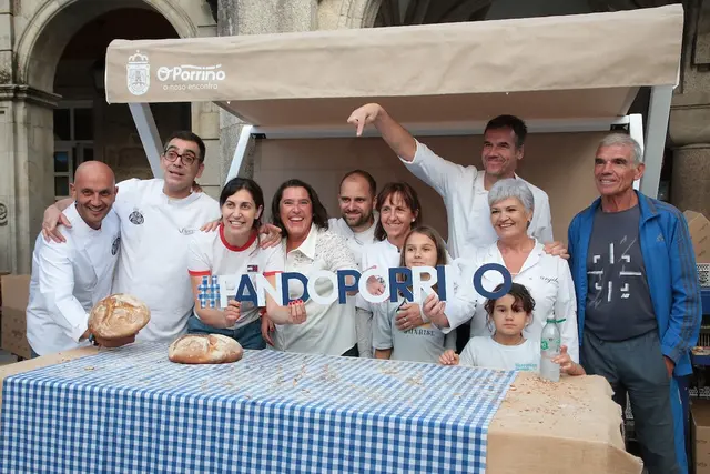 La Feira do Pan llena de visitantes la Praza do Concello de O Porriño