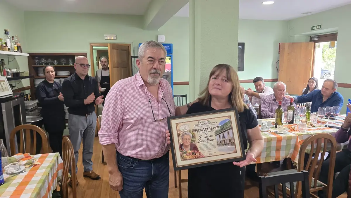 Remellán reúne a más de 60 personas en torno al cocido y un homenaje