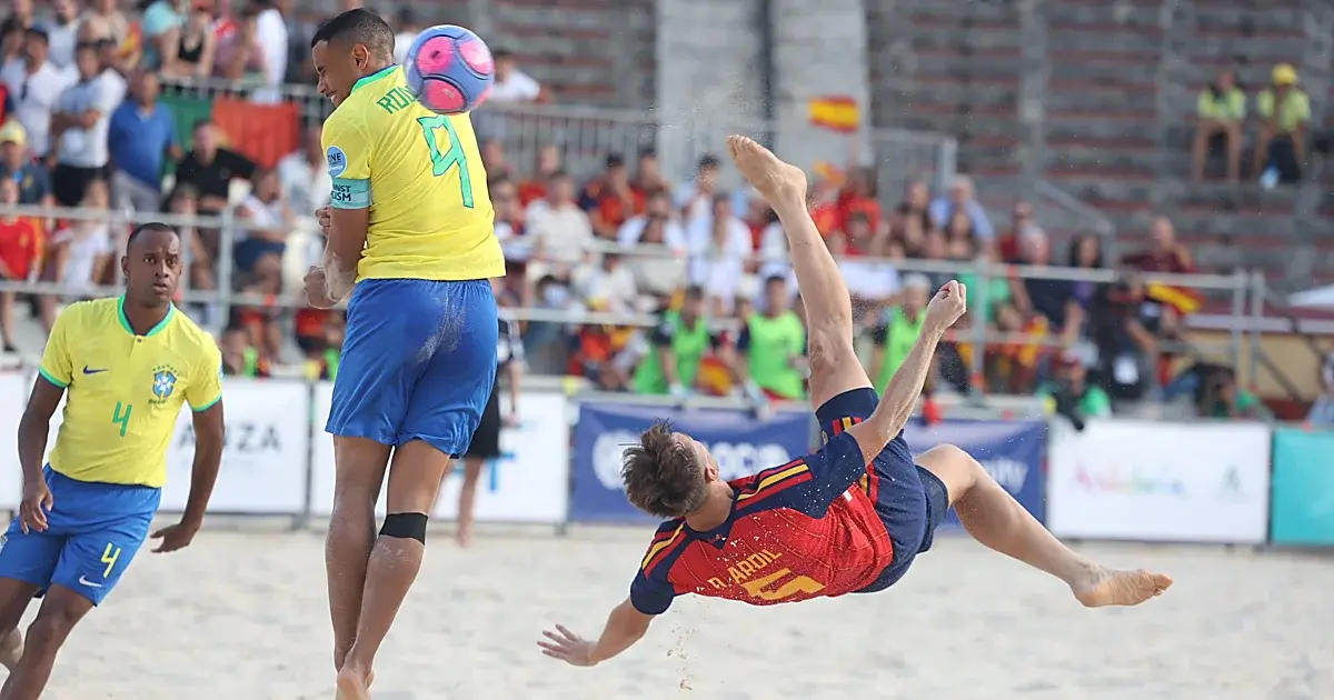 El Mundialito de fútbol playa convierte la plaza portuense en una fiesta de selecciones