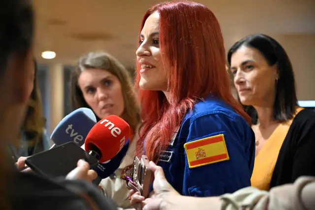 Sara García acerca la exploración espacial a estudiantes de Santander