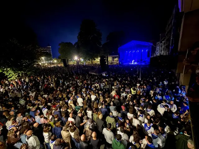 Ezkurdi congrega a unas 8.000 personas en el concierto de Leire Martínez