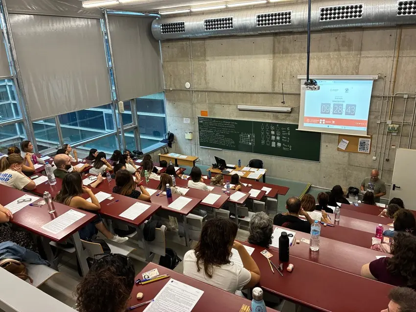 Más de 10.000 personas se examinan por 298 plazas de auxiliar de enfermería del SMS
