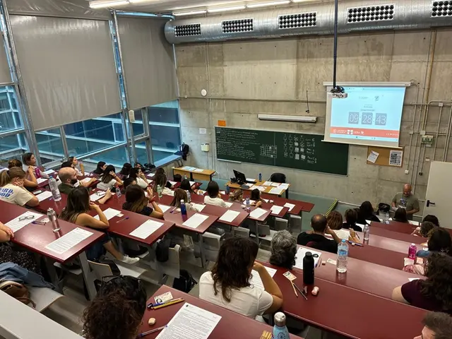 Más de 10.000 personas se examinan por 298 plazas de auxiliar de enfermería del SMS