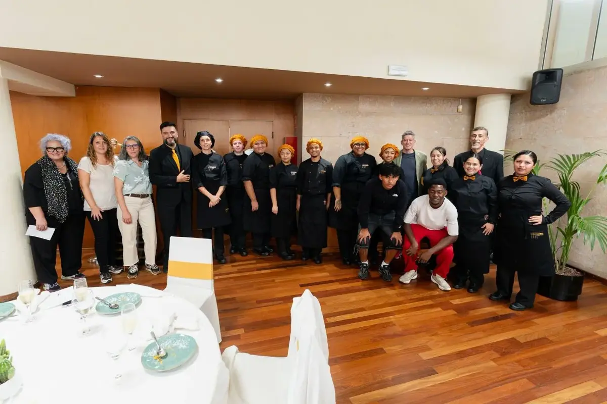 Una comida preparada por el alumnado pone fin al curso de hostelería en L’Hospitalet