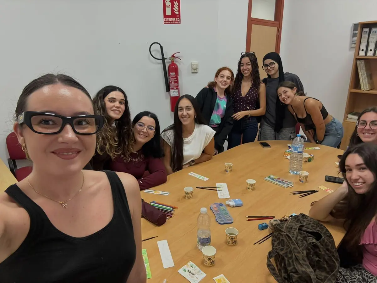 Una docena de jóvenes se suma a la segunda cita del club lector de San Roque