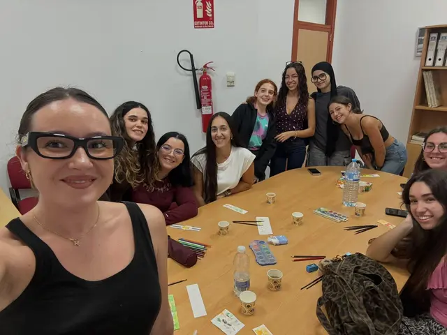 Una docena de jóvenes se suma a la segunda cita del club lector de San Roque