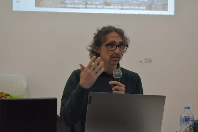 Una conferencia en Quintanar aborda la Orden de Santiago y el contexto cervantino