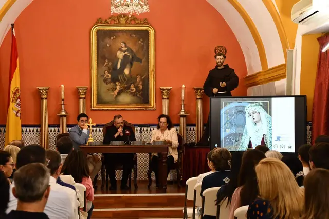 Un boletín de la Expiración conserva en imágenes la coronación de la Esperanza