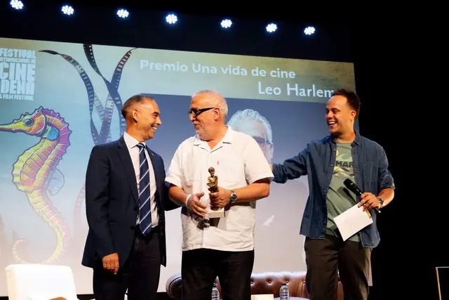Leo Harlem recibe el Premio Una Vida de Cine en el 25.º FICCAB