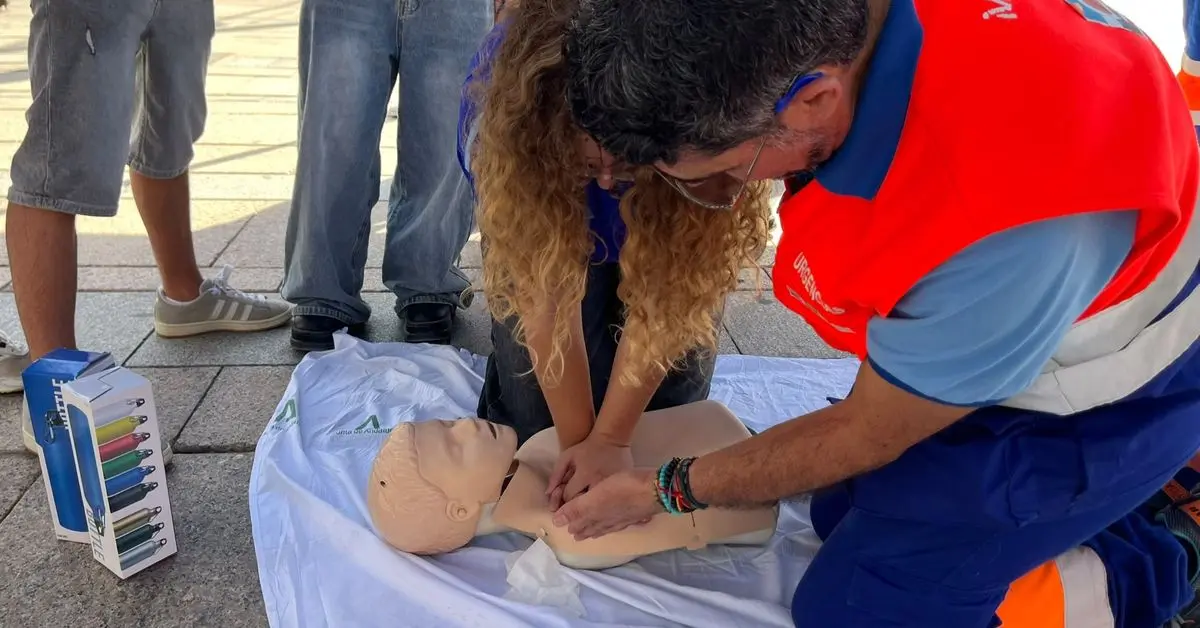 Cientos de estudiantes practican reanimación cardiopulmonar en San Fernando