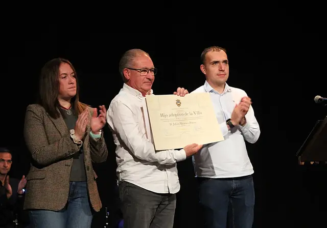 Alba de Tormes reconoce la trayectoria de Julián Moreiro Prieto tras su fallecimiento