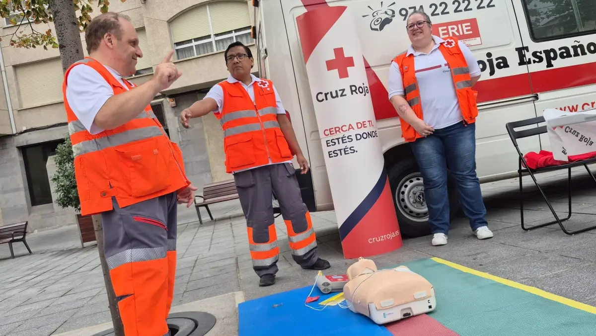 Una demostración en Huesca explica cómo responder ante una parada cardíaca