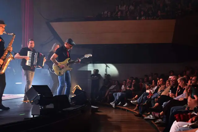 Fito & Fitipaldis completa en Puertollano la primera de sus dos noches de concierto