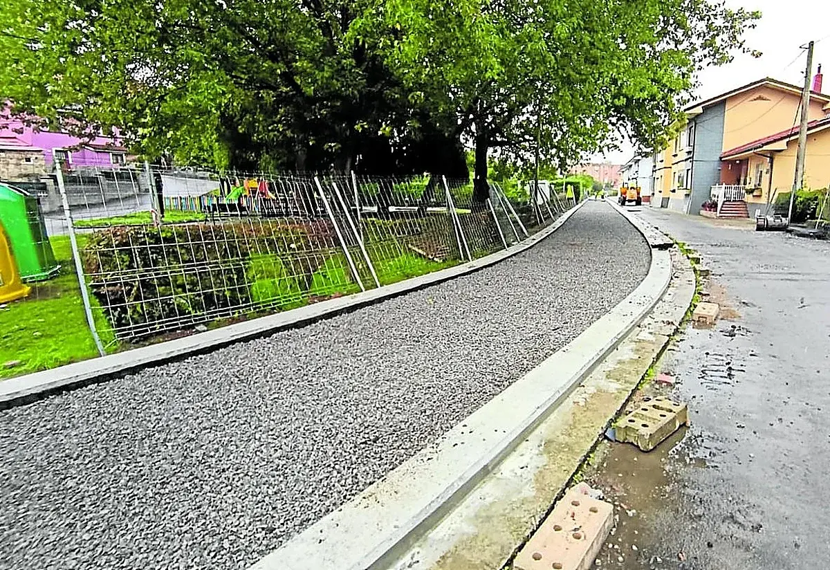 Castrillón acomete obras de asfaltado y mejora de servicios