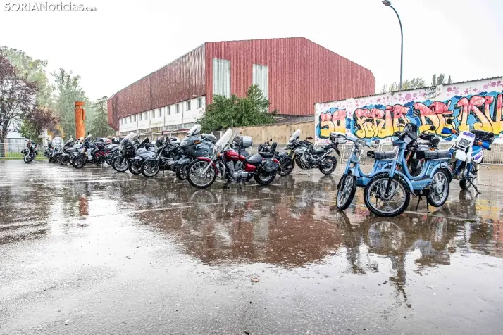 La afición a las motos se mantiene en Almazán pese a la lluvia