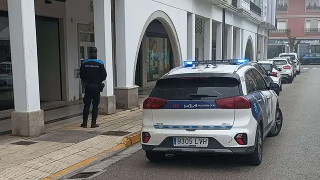 Ribadeo insiste en la obligación de recoger los excrementos de los perros