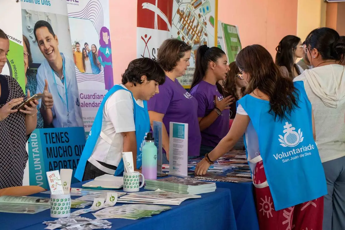 Más de 160 jóvenes se implican en una jornada solidaria en Sevilla