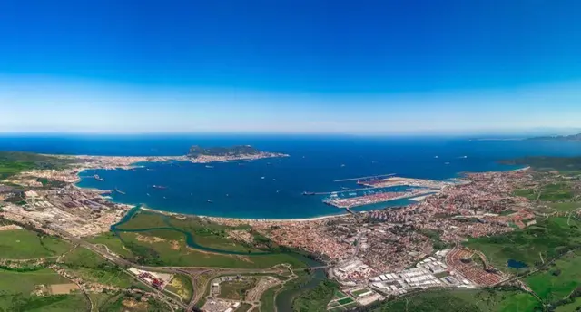 La temperatura del agua de la Bahía de Algeciras roza los 20,7 grados en octubre