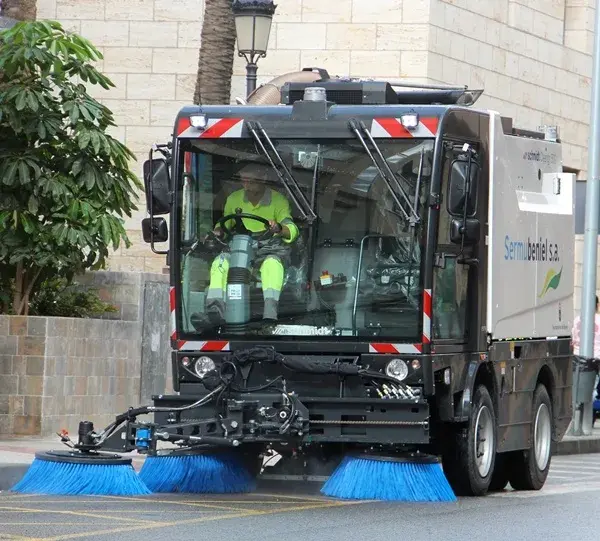Beniel suma un nuevo equipo para reforzar el barrido viario