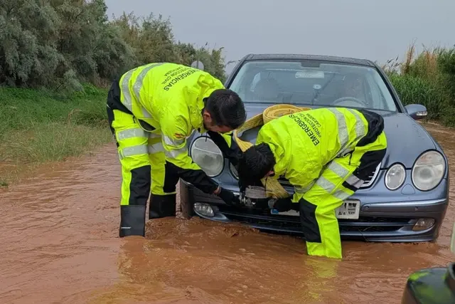 La lluvia intensa altera la circulación y el transporte urbano en Cartagena