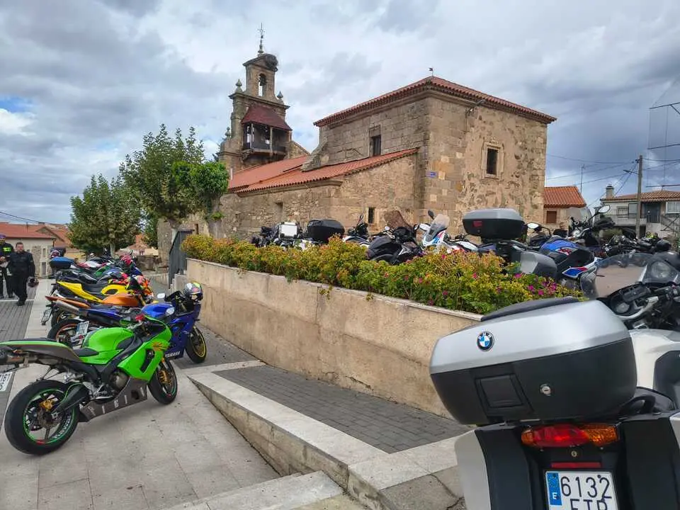 Una ruta de Paketorr@s reúne a cerca de 200 motoristas en Villaseco del Pan