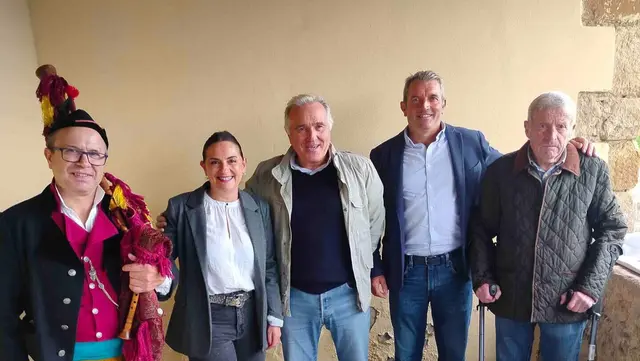 Varé reúne a sus socios en torno al bollu preñáu y la asturianada