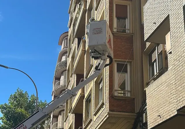 Logroño inicia antes los preparativos para su iluminación navideña