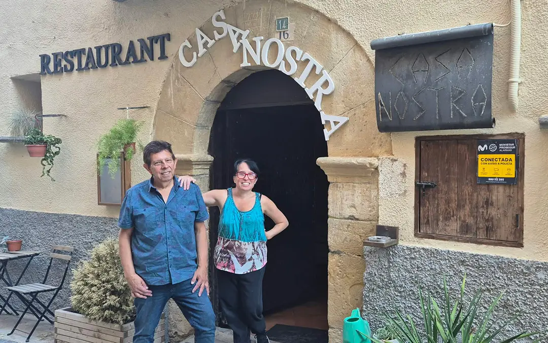 El bar de Fórnoles inicia una nueva etapa con una pareja llegada de Javalambre