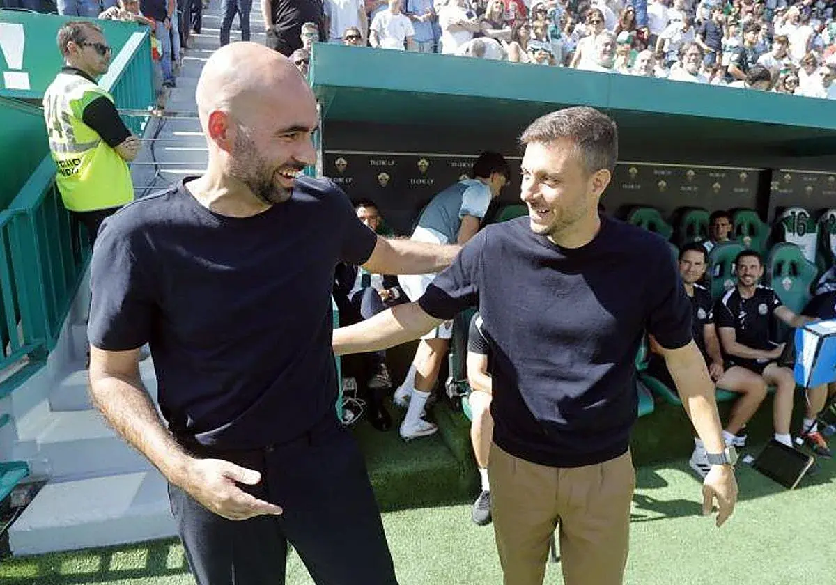La pausa de hidratación enfrenta las versiones de los técnicos del Elche y el Celta