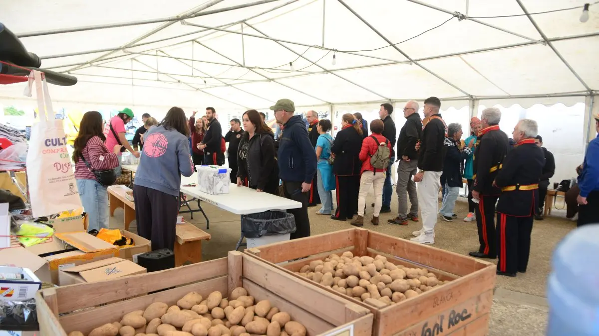 La patata centra la apertura de la feria de productos autóctonos de Riego de la Vega