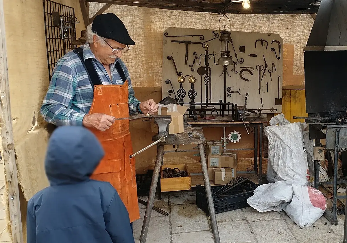 La Feria de Oficios pone en valor la memoria tradicional de Villanueva de Duero