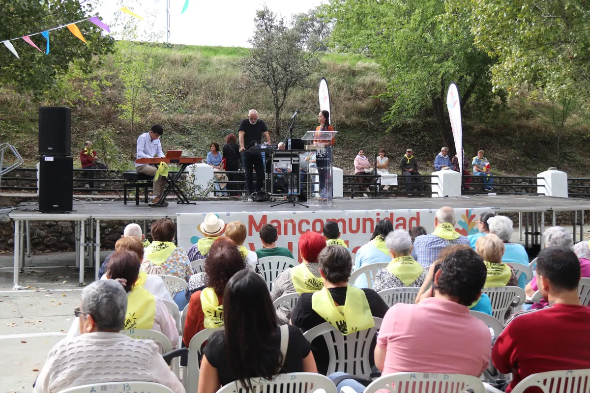Abadía reúne a vecinos y visitantes en la primera fiesta del Valle del Ambroz