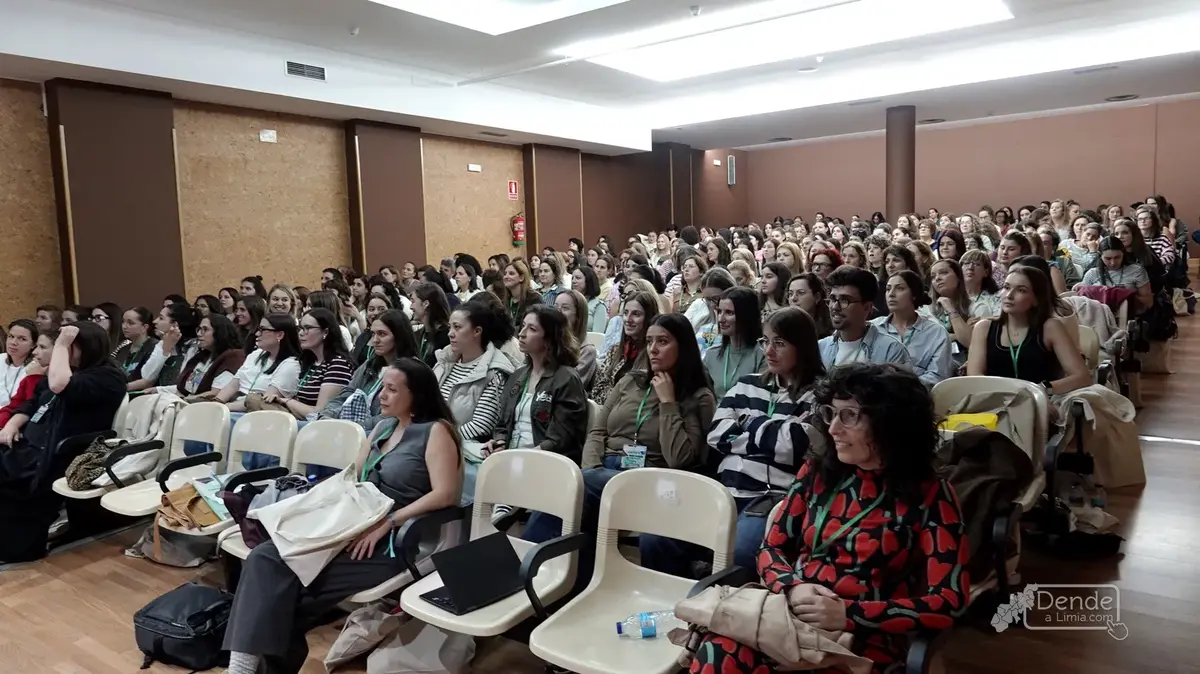Más de 260 profesionales del ensino se reúnen en Xinzo con Inma Jardón