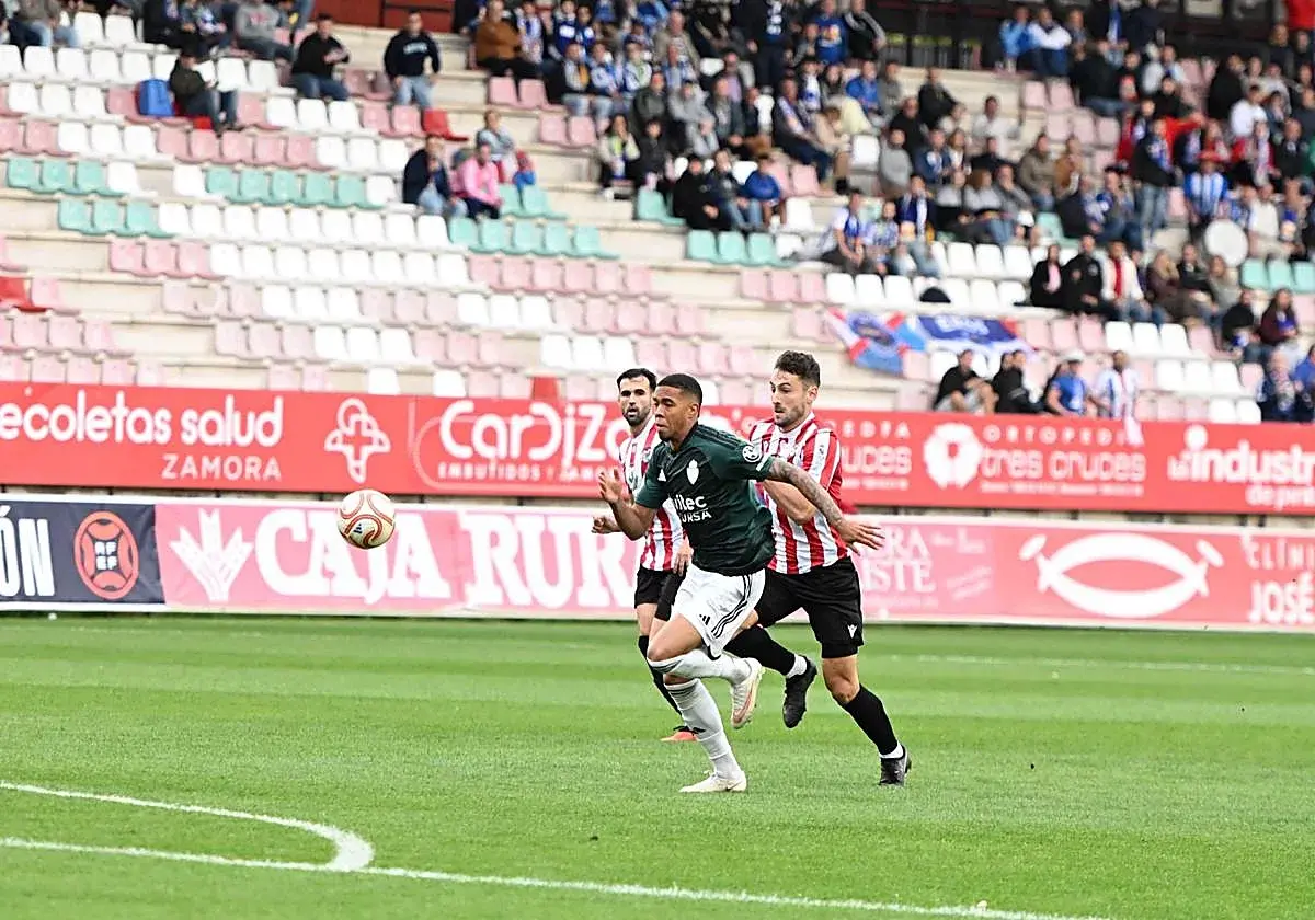 La Ponferradina vuelve de Zamora con un punto tras un partido sin acierto