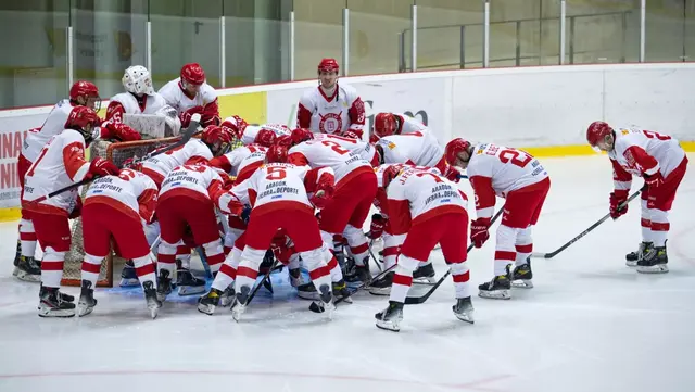 El Club Hielo Jaca cede ante Mogo tras luchar hasta el final
